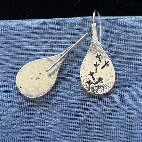 NEW Silvertone Teardrop Dandelions Earings - Picture 2 of 4